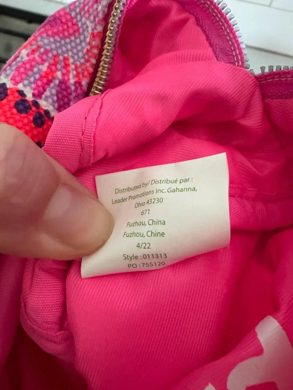 NWOT Lilly Pulitzer Cosmetics Bag Pouch Zip Top She's Too Fly Pink Geometric Flo